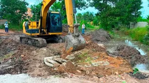 Prefeitura de Mucuri elimina antiga vala a céu aberto com obra de drenagem no bairro Beira Rio