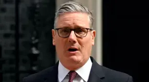 Primeiro-ministro do Reino Unido, Keir Starmer anuncia que irá renunciar