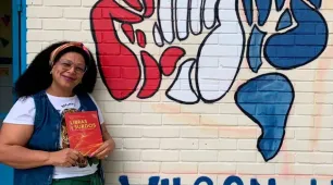 Professora da rede estadual concorre ao Prêmio Jabuti Acadêmico por participação em livro sobre estudos surdos