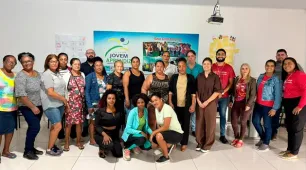 Projeto leva oficinas profissionalizantes gratuitas a comunidades do Extremo Sul da Bahia