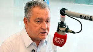 Proposta de Flávio Bolsonaro é arrebentar o direito dos trabalhadores, diz Rui Costa