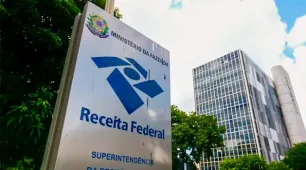 Receita paga nesta terça maior lote de restituição do IR da história