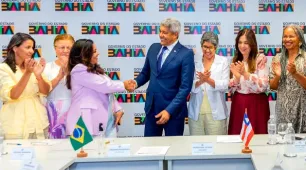 Reitora da UNEB é reconduzida para novo mandato após assinatura do termo de posse