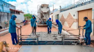 Rua Governador Antônio Balbino recebe pavimentação em concreto no Jardim Caraípe