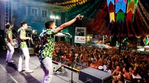São João da Bahia 2026 bate novo recorde, com 2 milhões de turistas e receita de R$ 2,5 bilhões