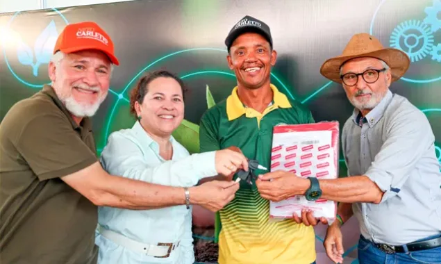 SEAGRI homenageia produtores do extremo sul e entrega equipamentos agrícolas na Euna Agro