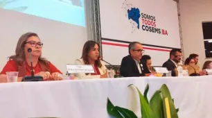 Secretária da Saúde anuncia entrega de ambulâncias e chama atenção para vacinação