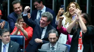 Senado aprova fim da escala 6x1 e redução da jornada de trabalho