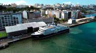 Temporada de cruzeiros 2025/2026 deve atrair mais de 260 mil turistas nacionais e internacionais ao litoral baiano