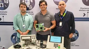 TRE-BA abre urna eletrônica e reforça transparência e segurança do sistema de votação