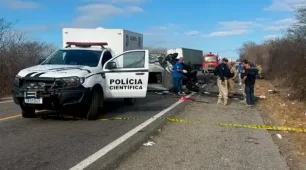 Van que transportava pacientes com câncer bate de frente com caminhonete e deixa seis mortos