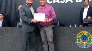 Vereador Sula entrega ao Município de Mucuri ‘Moção de Aplausos’ do Legislativo pela conquista histórica dos limites territoriais da Santa Clara